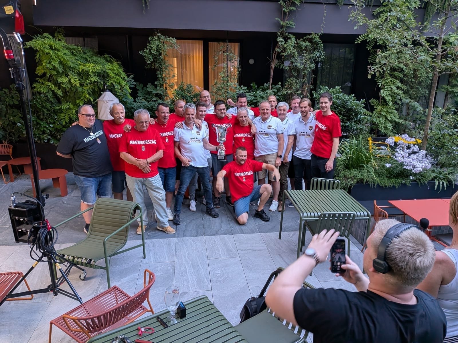 Behind the Scenes beim Schnapsen-Länderspiel — Mannschaftsfoto-Aufnahme